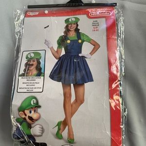 Luigi costume missing hat